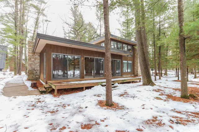 $1,675,000 | E1234 Pine Tree Point, Waupaca, WI 54981