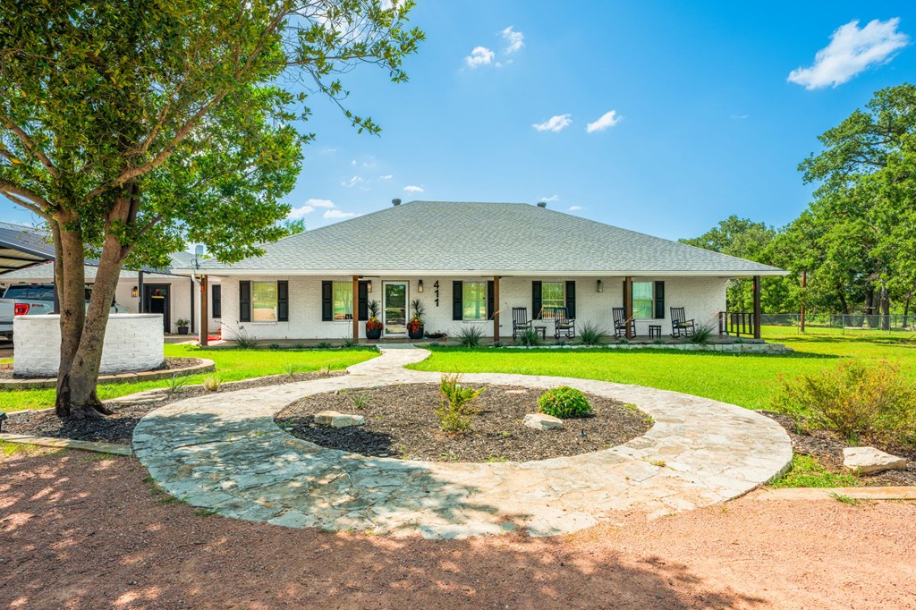 411 Emerald Loop Fredericksburg, TX 78624 - Photo 3 of 38