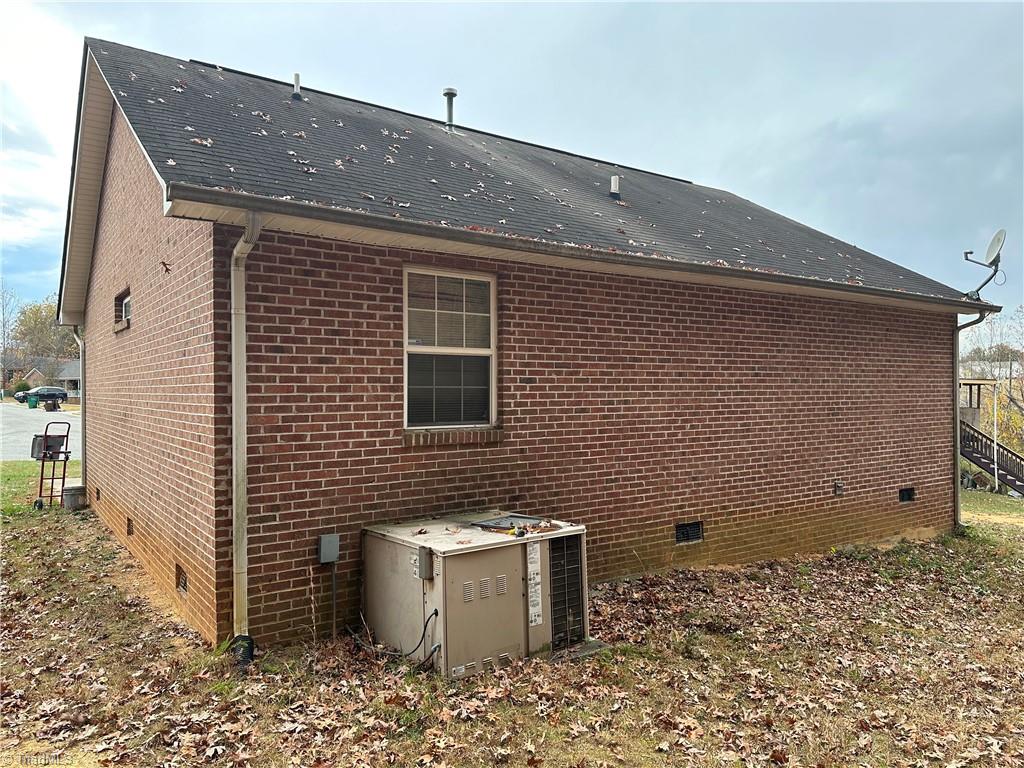 212 Thomas Street High Point, NC 27263 - Photo 3 of 22 Gallery Image 3