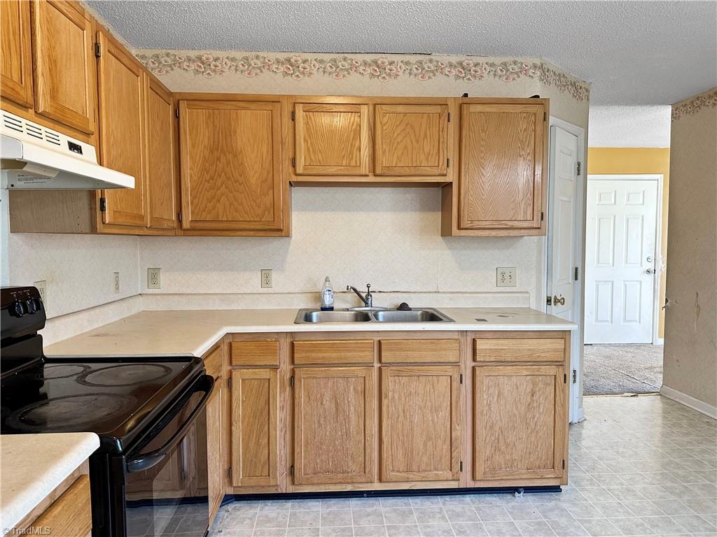 212 Thomas Street High Point, NC 27263 - Photo 7 of 22 Gallery Image 7