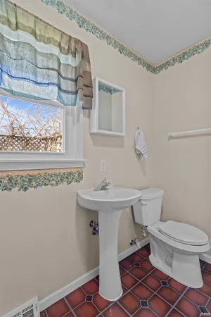 $319,900 | 213 Westmoreland Drive West, Kokomo, IN 46901