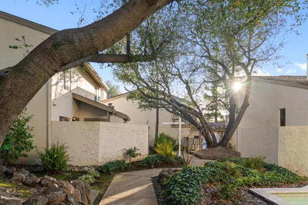 $899,999 | 19224 Vineyard Lane, Saratoga, CA 95070