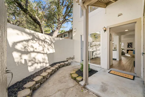 $899,999 | 19224 Vineyard Lane, Saratoga, CA 95070