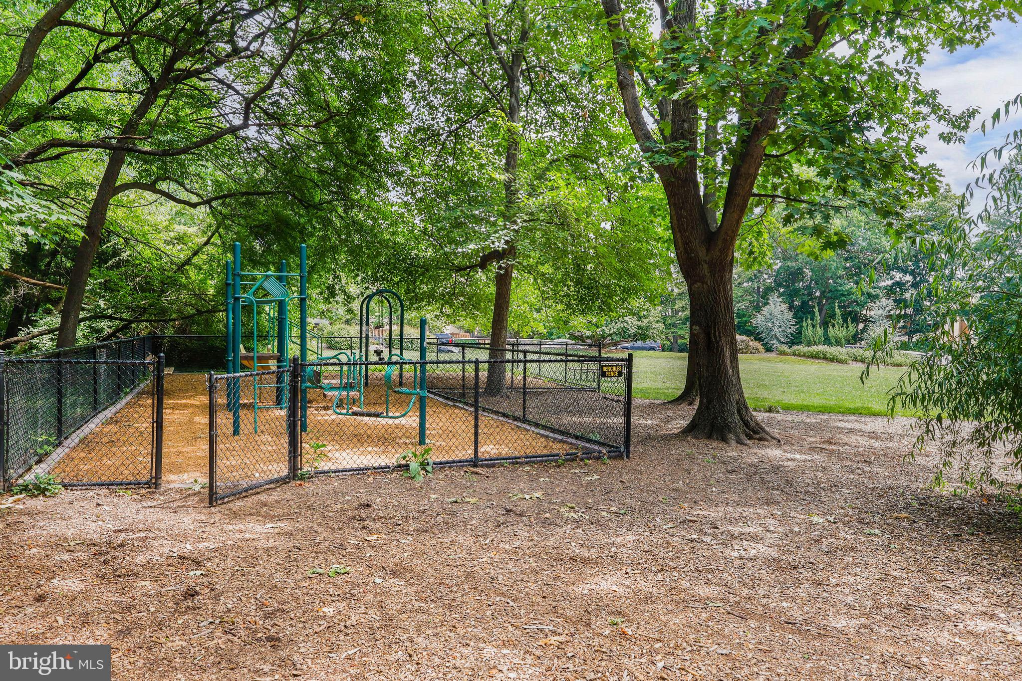 2137 Whisper Way Reston, VA 20191 - Photo 28 of 32