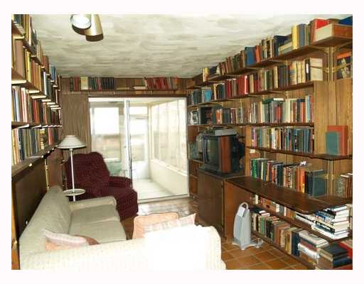 115 Hartshorn Road Providence, RI 02906 - Photo 3 of 5 Studio/Study/Office. Library