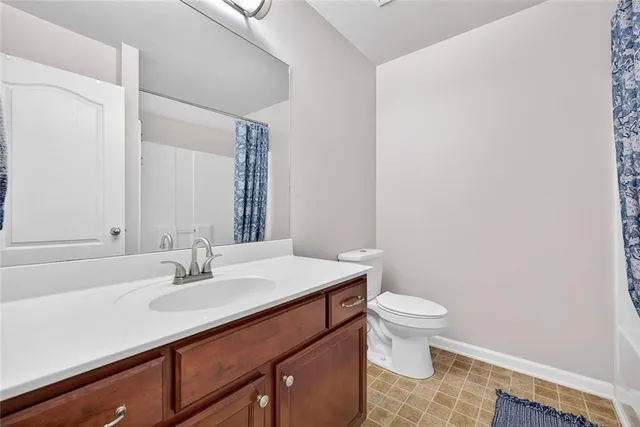 an empty room with windows and ceiling fan