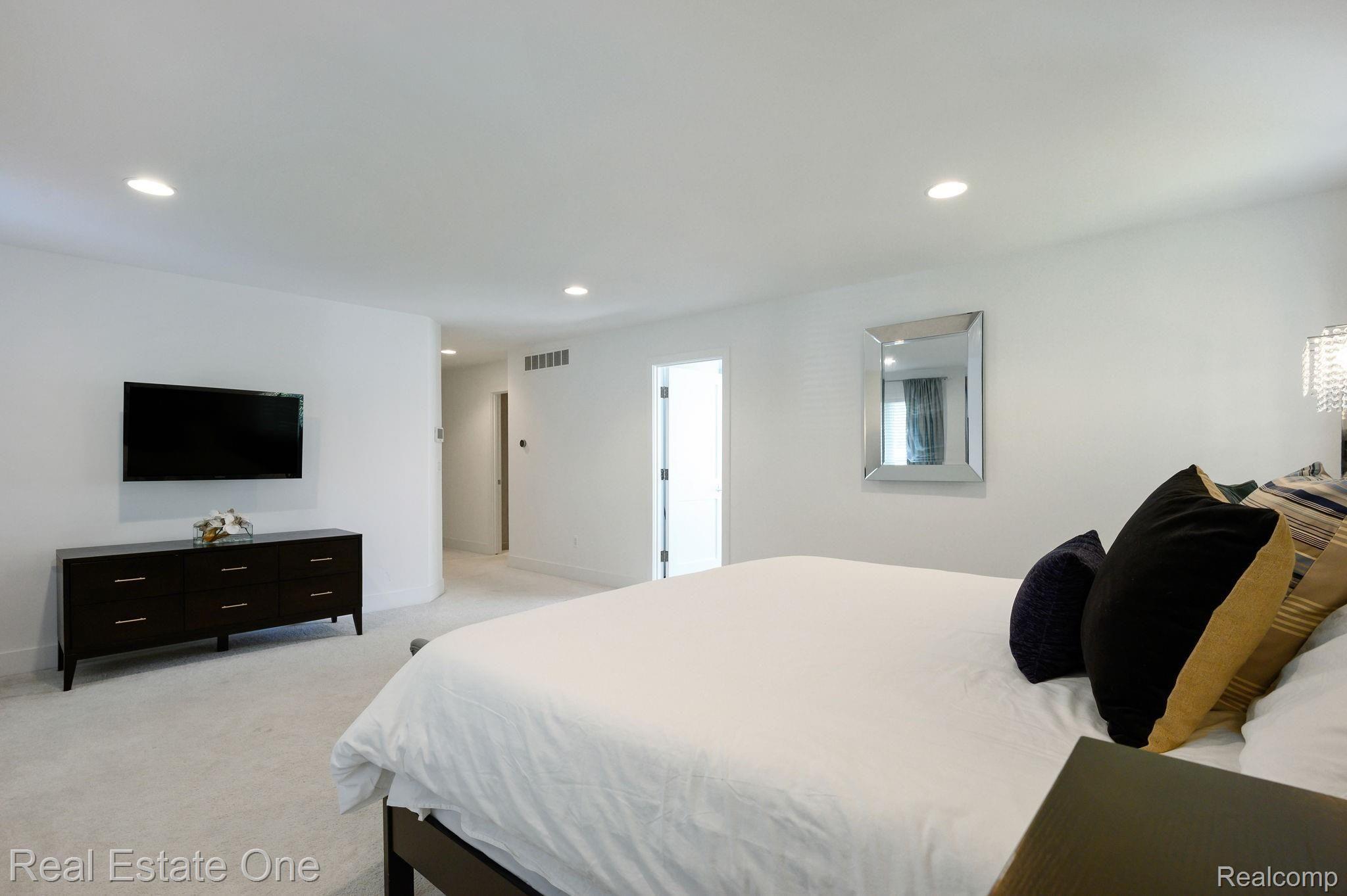 1700 Pembroke Road Birmingham, MI 48009 - Photo 29 of 61 38-web-or-mls-1700-Pembroke-Rd-38.jpg