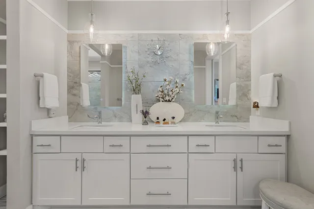 $715,000 | 205 Honey Creek Court, Lakeway, TX 78738