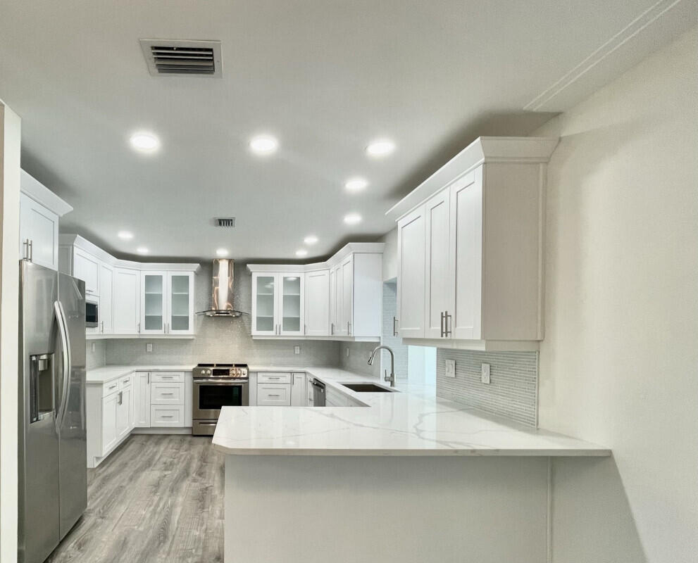 698 Northwest 15th Court Boca Raton, FL 33486 - Photo 12 of 40 12