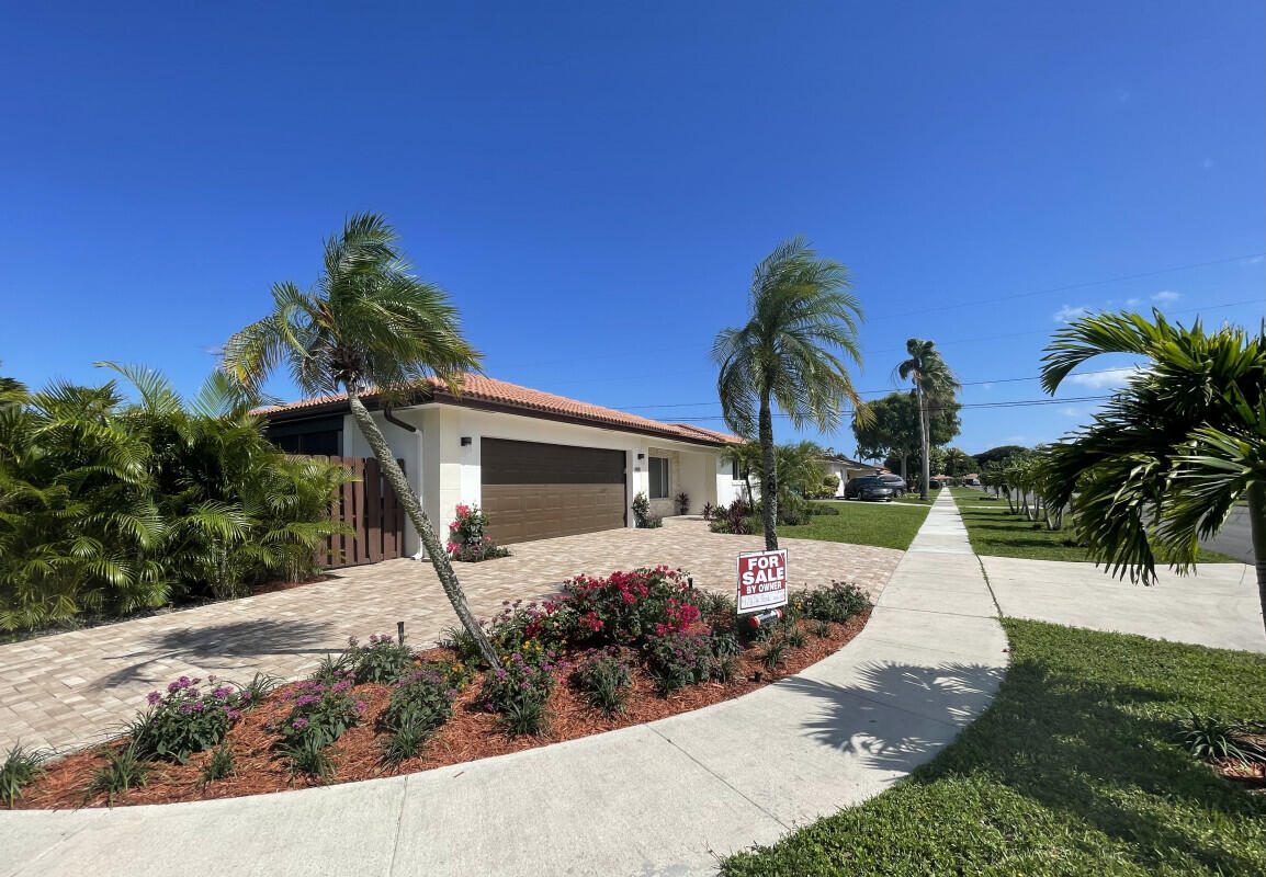 698 Northwest 15th Court Boca Raton, FL 33486 - Photo 3 of 40 3