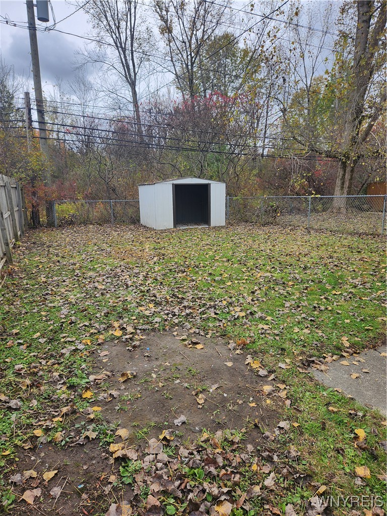 95 Pheasant Run Road Amherst, NY 14228 - Photo 20 of 22 Left unit backyard is fully fenced is separated fr