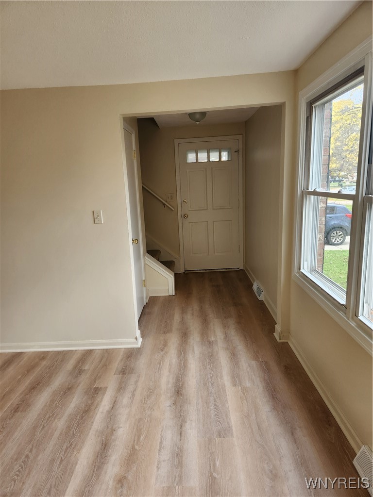 95 Pheasant Run Road Amherst, NY 14228 - Photo 4 of 22 Living room looking to entry way