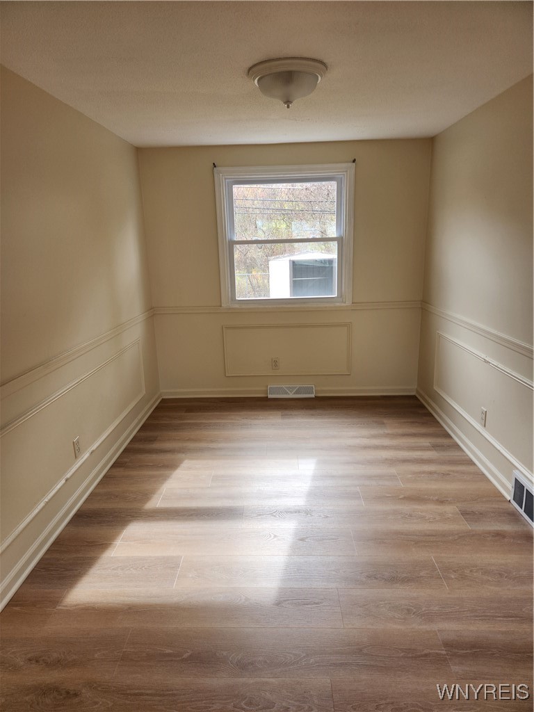 95 Pheasant Run Road Amherst, NY 14228 - Photo 6 of 22 Large bright dining room