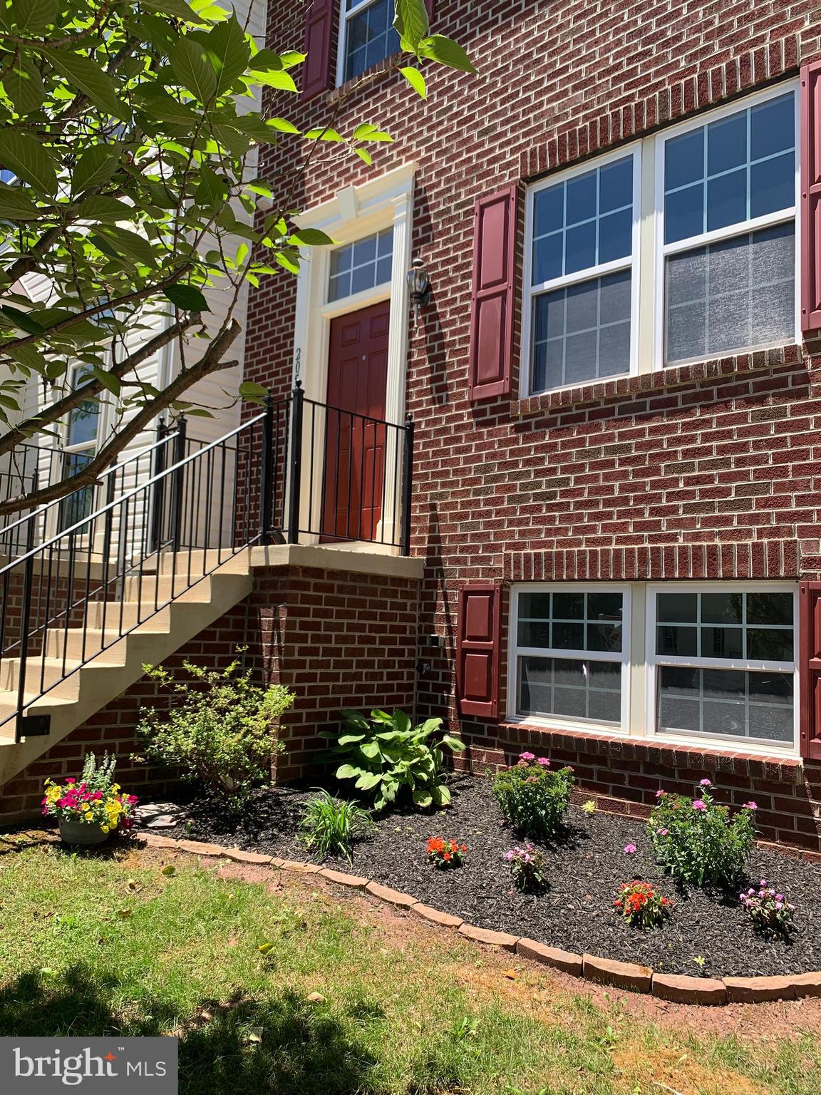 2052 Spring Run Circle Frederick, MD 21702 - Photo 2 of 31