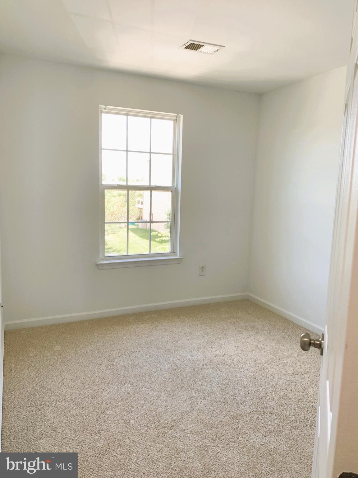 2052 Spring Run Circle Frederick, MD 21702 - Photo 23 of 31 Bedroom 3