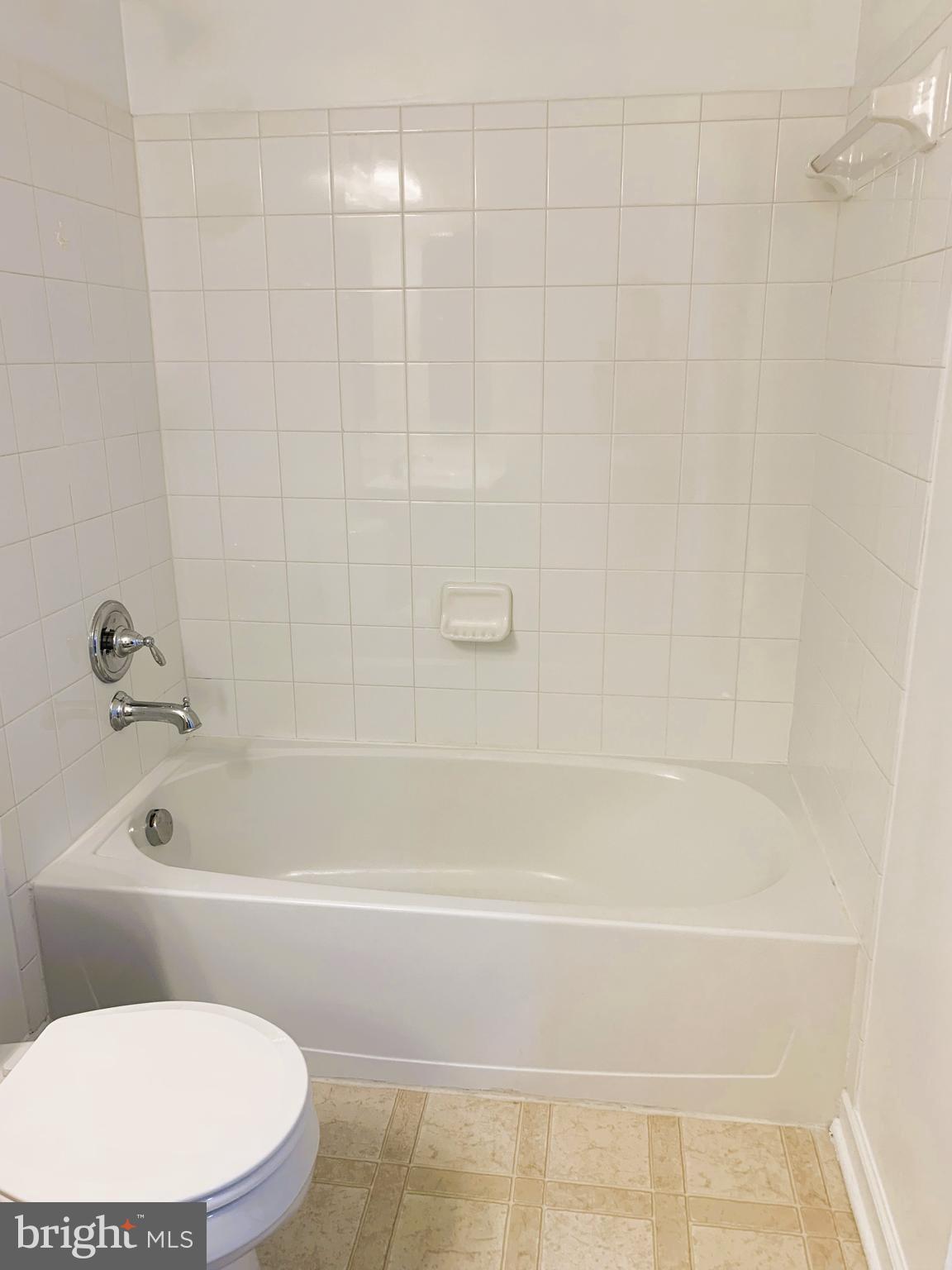 2052 Spring Run Circle Frederick, MD 21702 - Photo 24 of 31 Upper Level Hall Full Bath