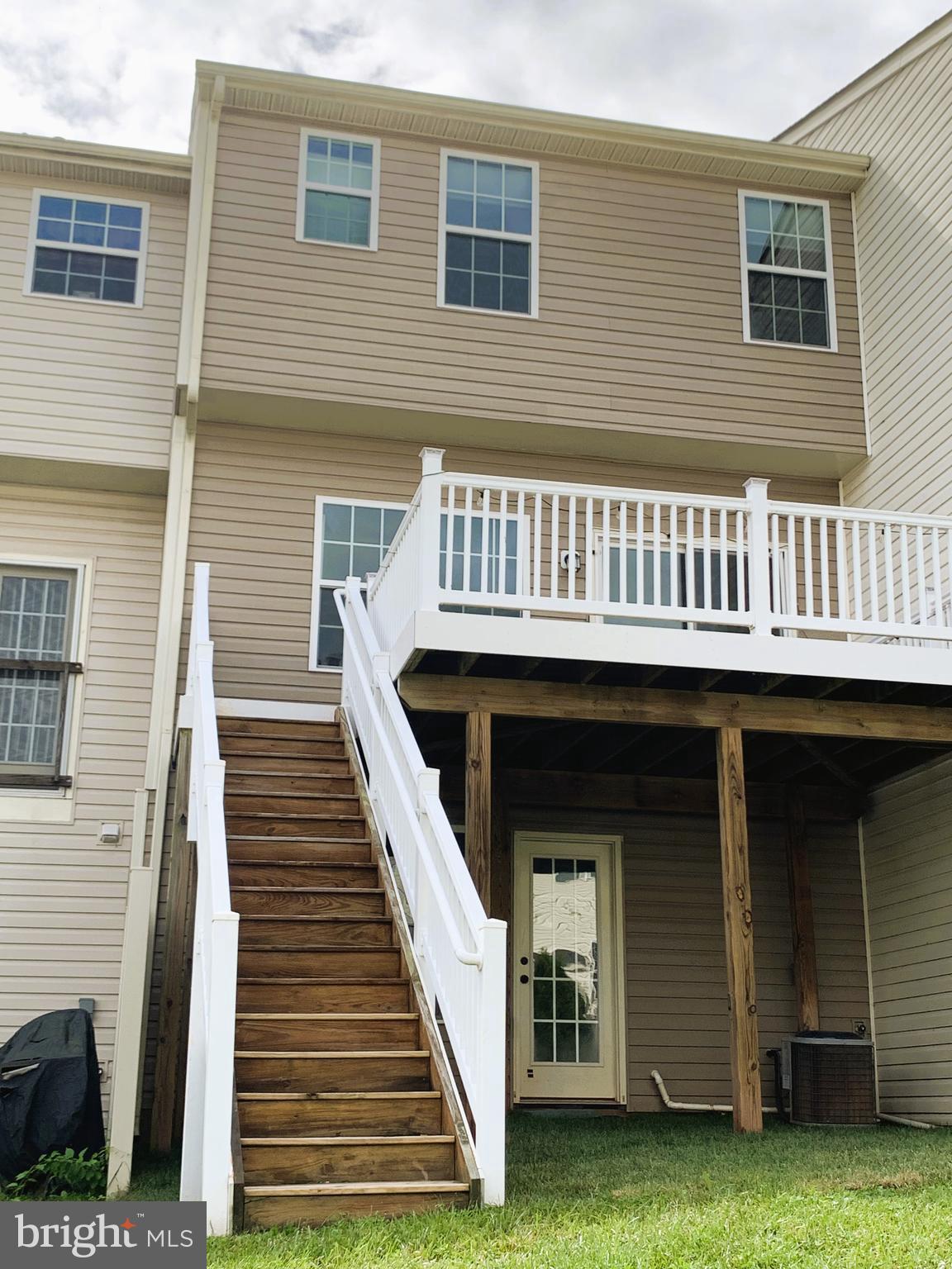 2052 Spring Run Circle Frederick, MD 21702 - Photo 4 of 31