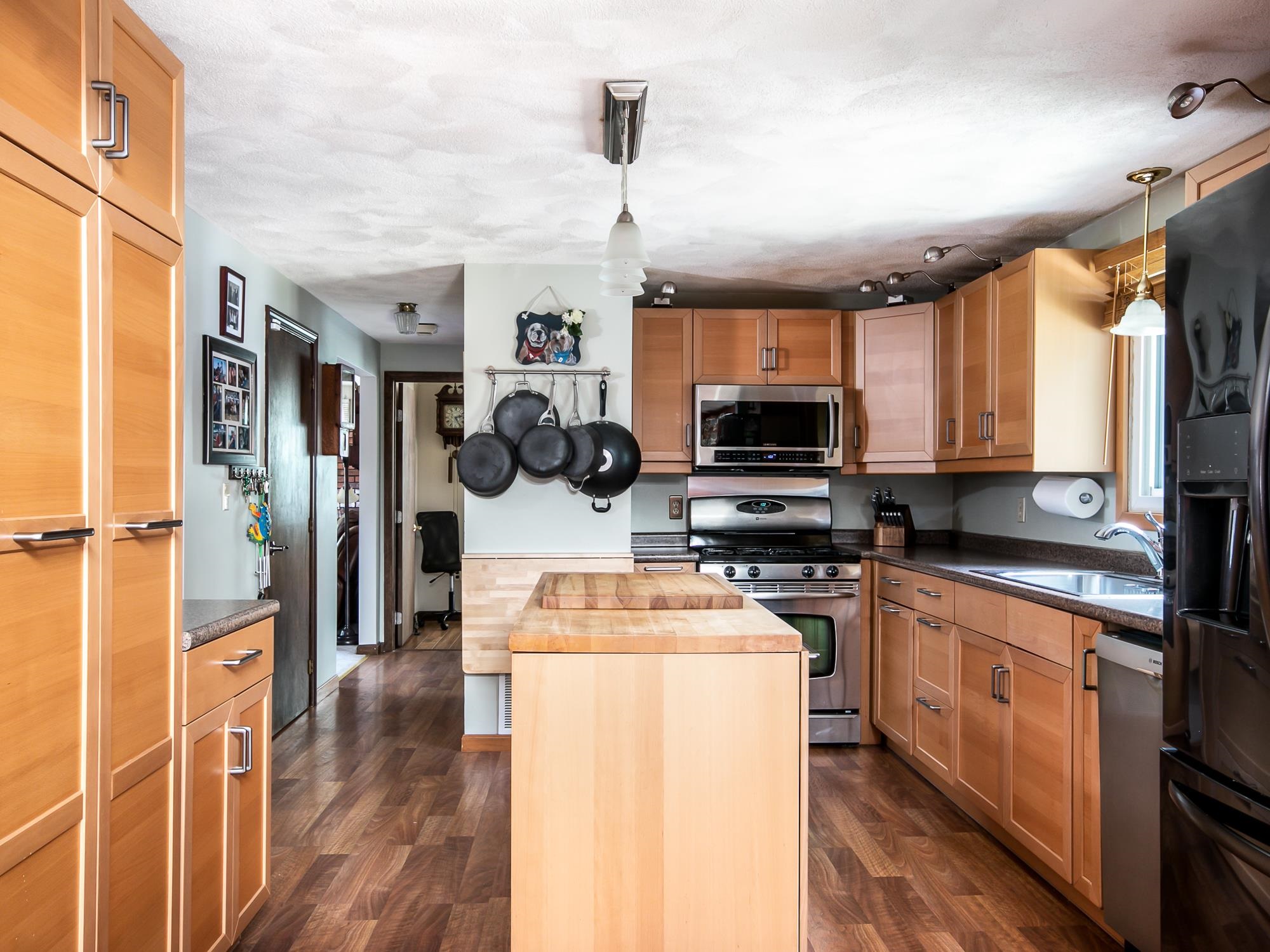 12 Pollard Road Nashua, NH 03062 - Photo 2 of 22