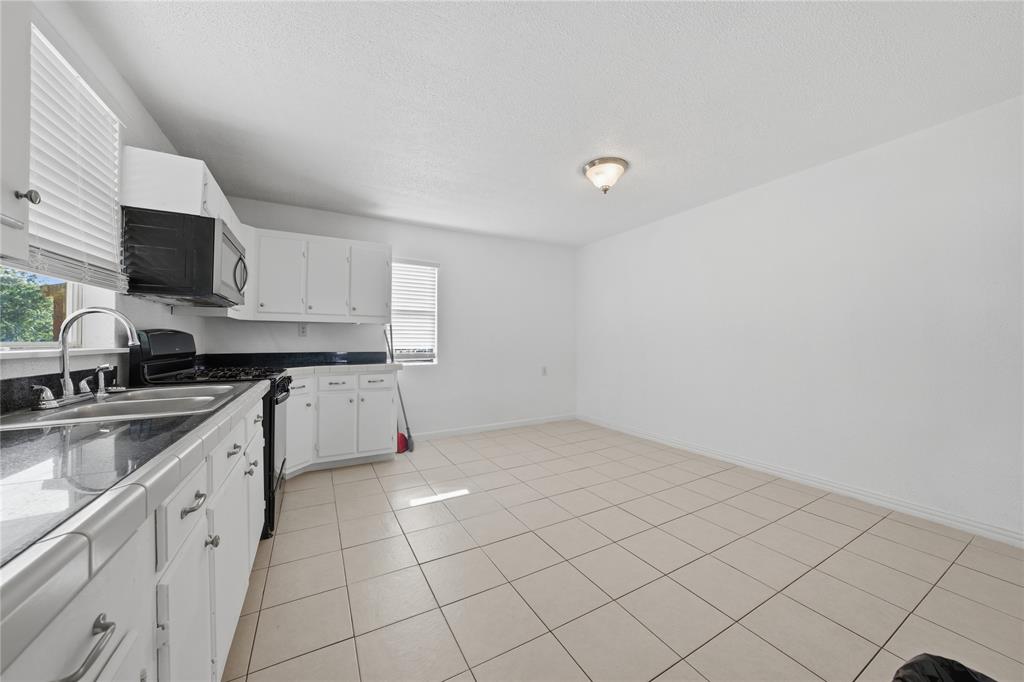 28008 West Oak Ridge Road Kemp, TX 75143 - Photo 10 of 17 Lots of space for kitchen table