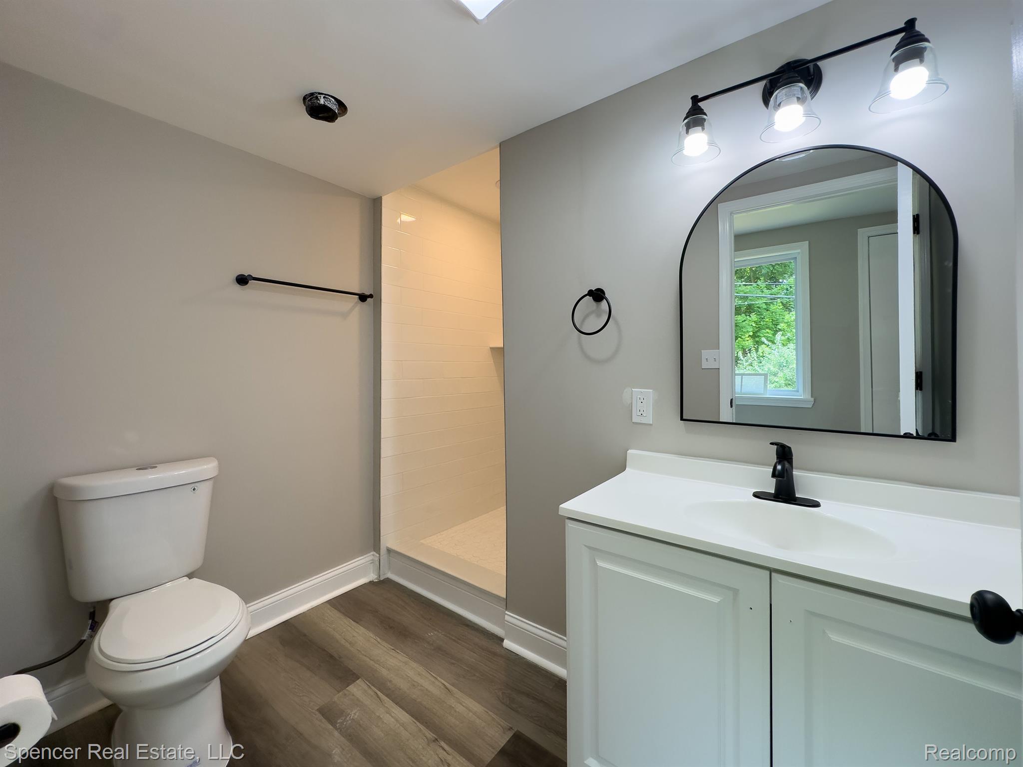 2155 Highfield Road Waterford, MI 48329 - Photo 12 of 13 Full Bathroom