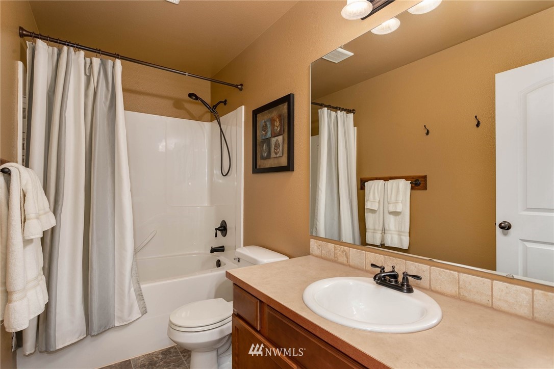 4915 Northeast 5th Street Renton, WA 98059 - Photo 16 of 22 Gallery Image 16