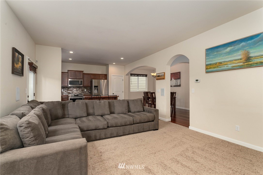 4915 Northeast 5th Street Renton, WA 98059 - Photo 4 of 22 Gallery Image 4