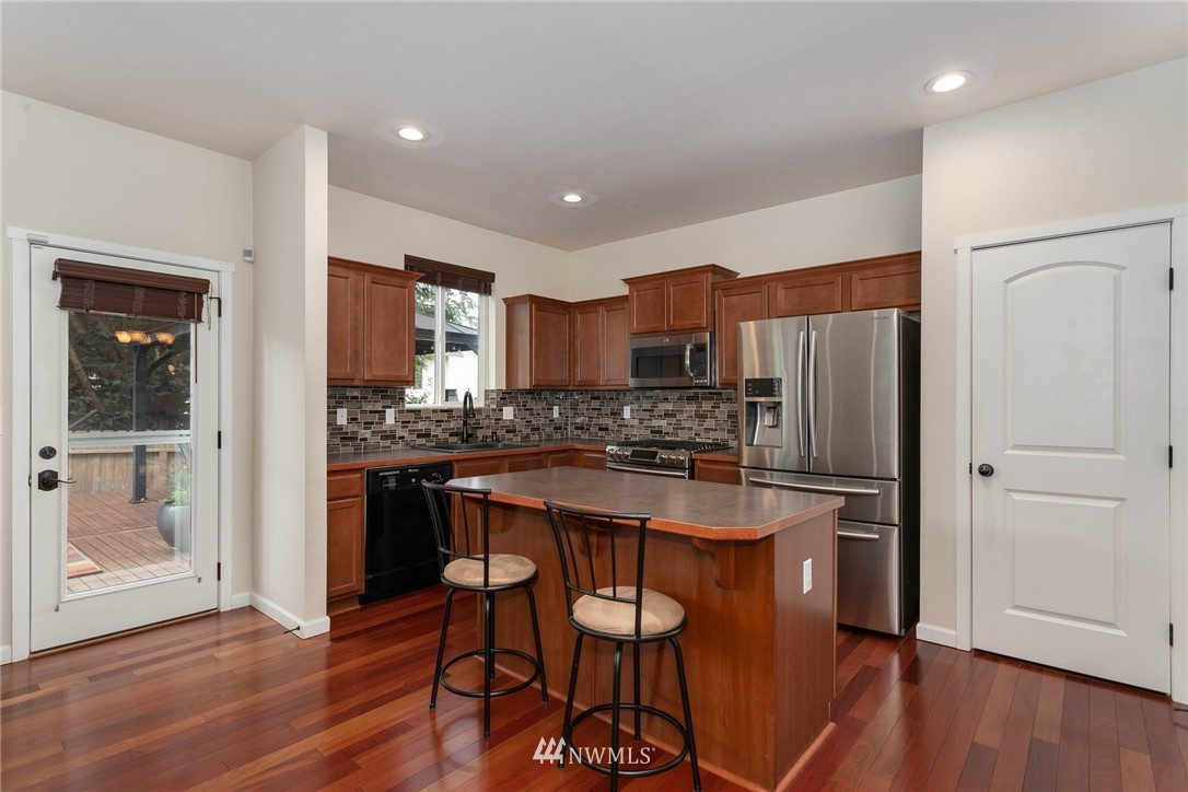 4915 Northeast 5th Street Renton, WA 98059 - Photo 5 of 22 Gallery Image 5