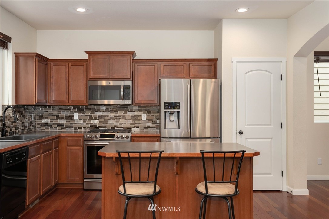 4915 Northeast 5th Street Renton, WA 98059 - Photo 6 of 22 Gallery Image 6