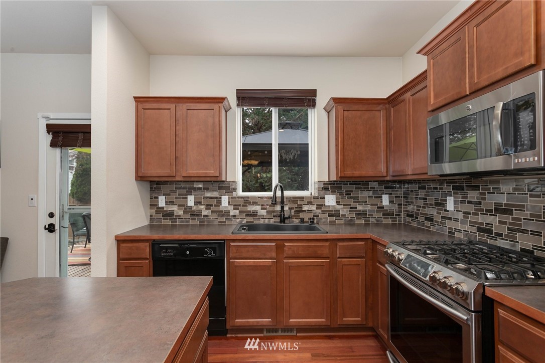 4915 Northeast 5th Street Renton, WA 98059 - Photo 7 of 22 Gallery Image 7