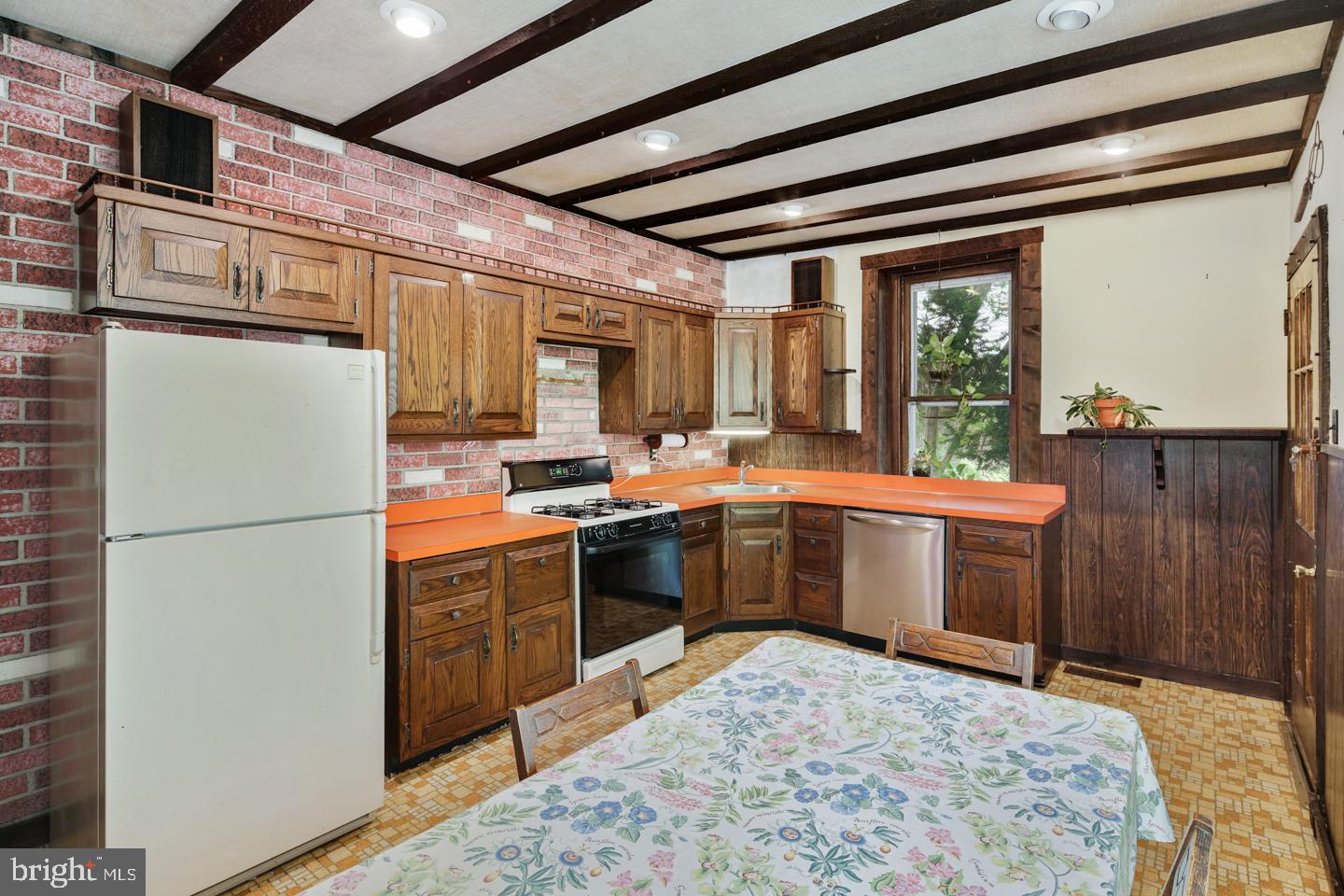 126 Rochelle Avenue Philadelphia, PA 19128 - Photo 13 of 34 Eat in kitchen