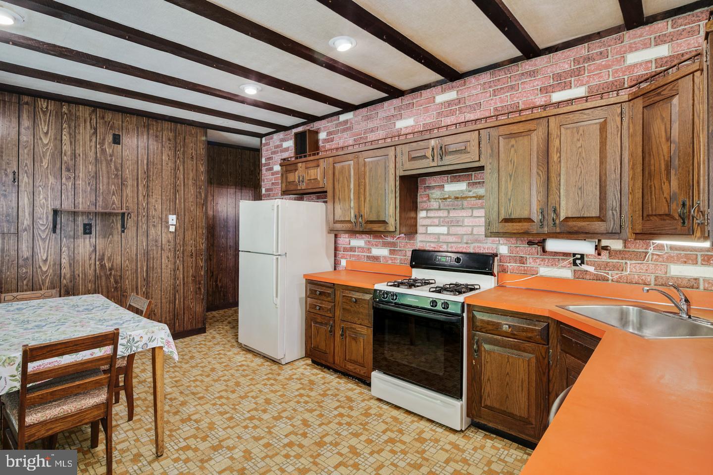 126 Rochelle Avenue Philadelphia, PA 19128 - Photo 14 of 34 Eat in kitchen
