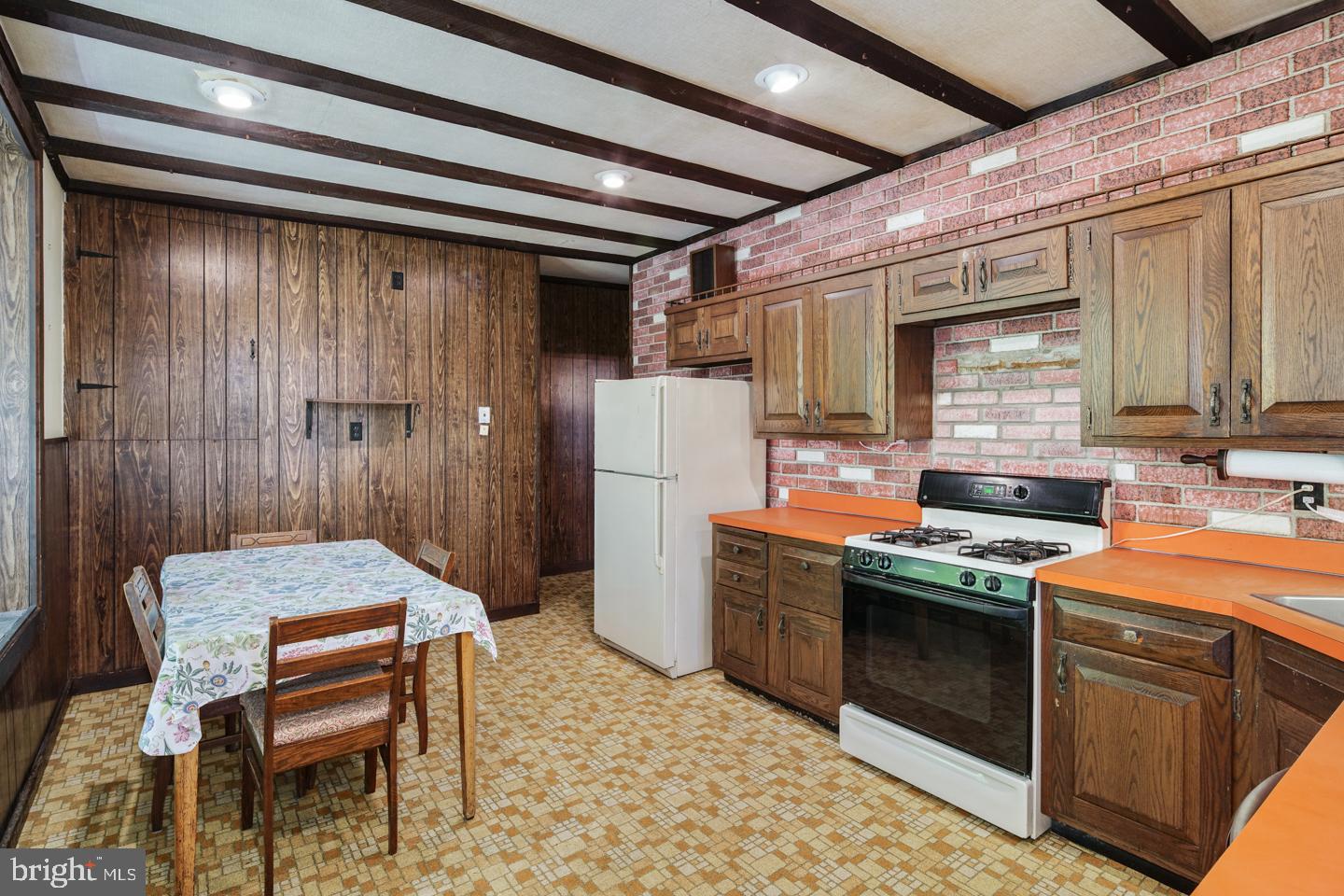 126 Rochelle Avenue Philadelphia, PA 19128 - Photo 15 of 34 Eat in kitchen