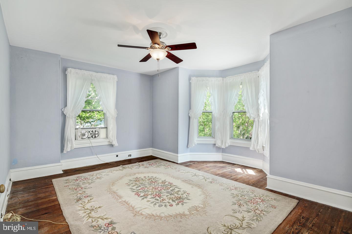 126 Rochelle Avenue Philadelphia, PA 19128 - Photo 19 of 34 Rear bedroom with double doors and bay window