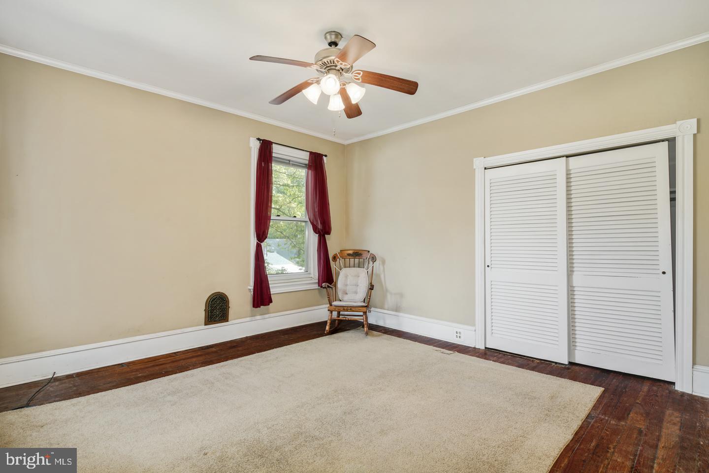 126 Rochelle Avenue Philadelphia, PA 19128 - Photo 23 of 34 Large middle bedroom