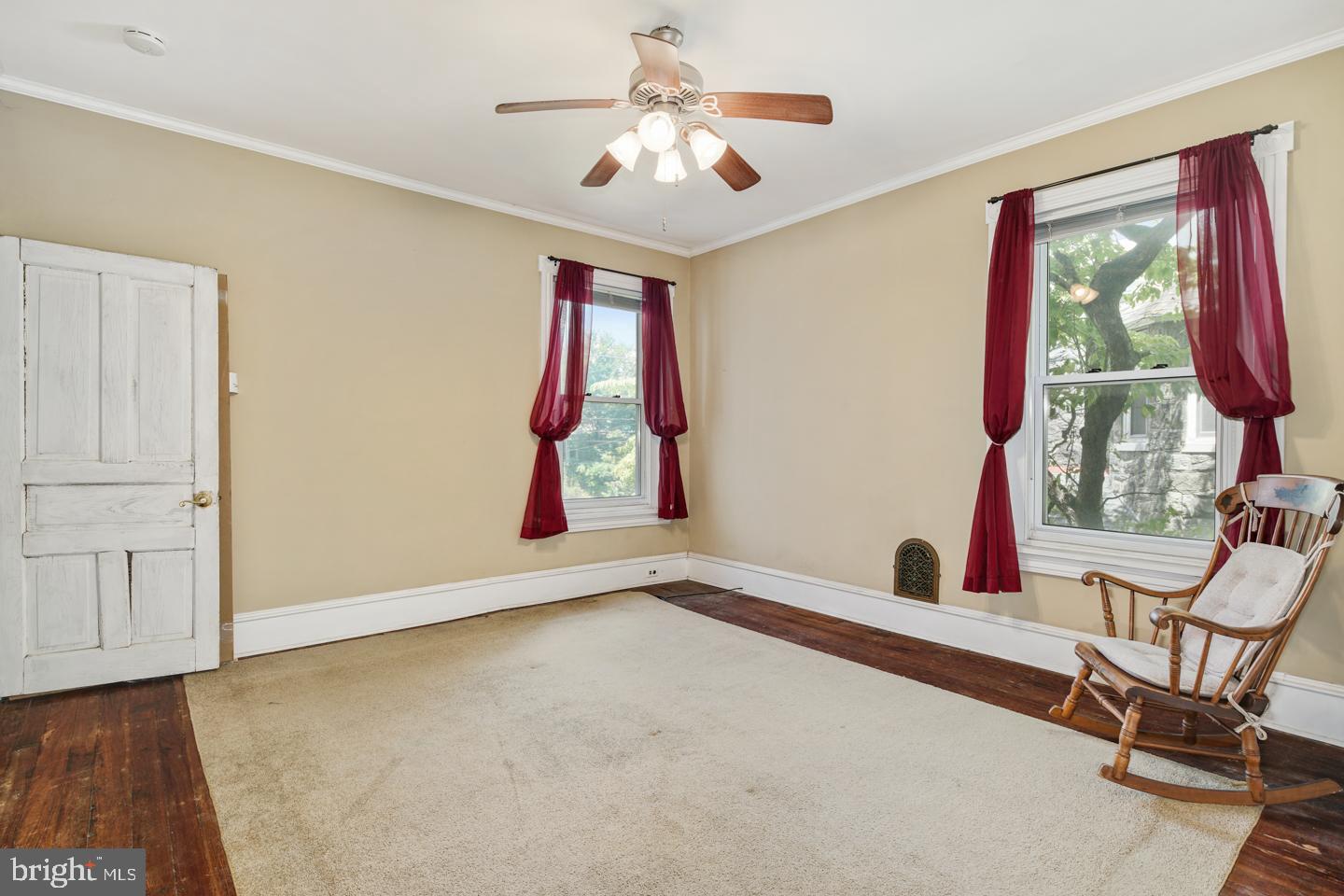 126 Rochelle Avenue Philadelphia, PA 19128 - Photo 24 of 34 Large middle bedroom