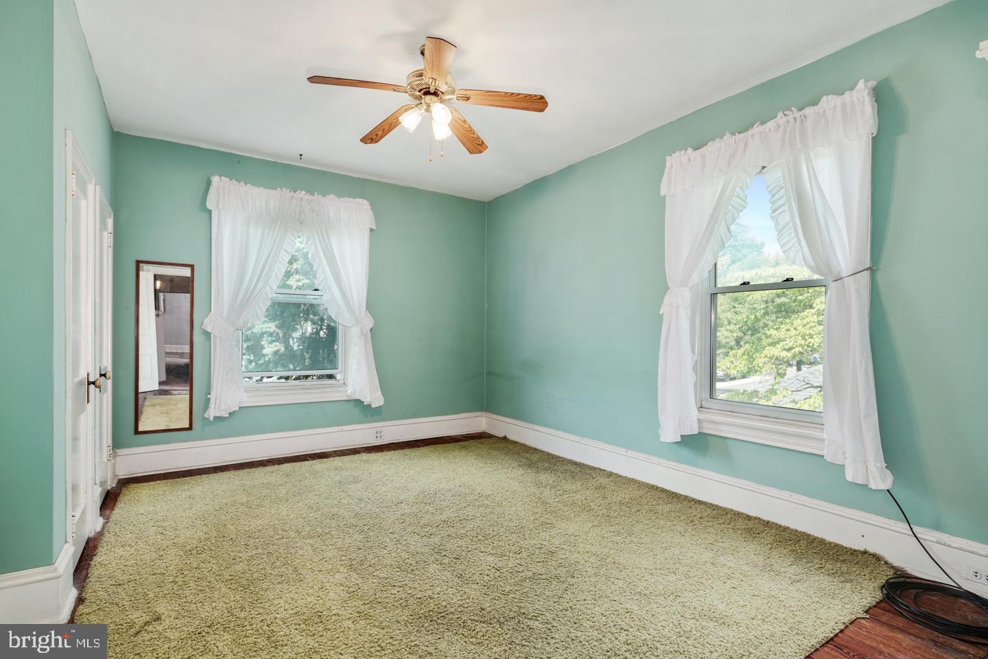 126 Rochelle Avenue Philadelphia, PA 19128 - Photo 25 of 34 Large front bedroom