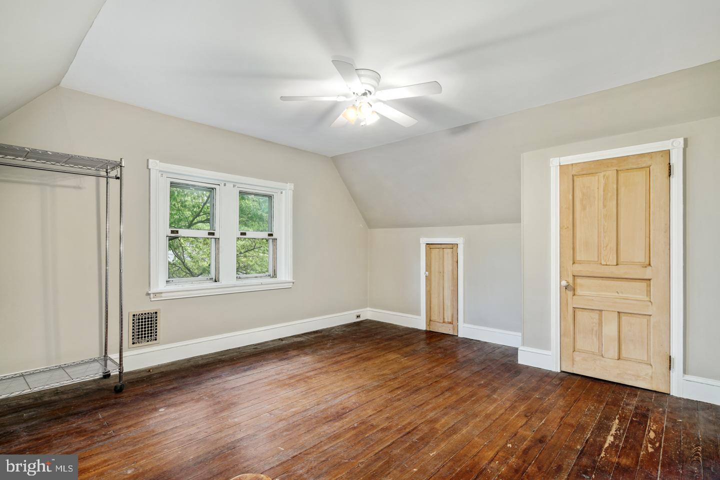 126 Rochelle Avenue Philadelphia, PA 19128 - Photo 27 of 34 Third floor large rear bedroom