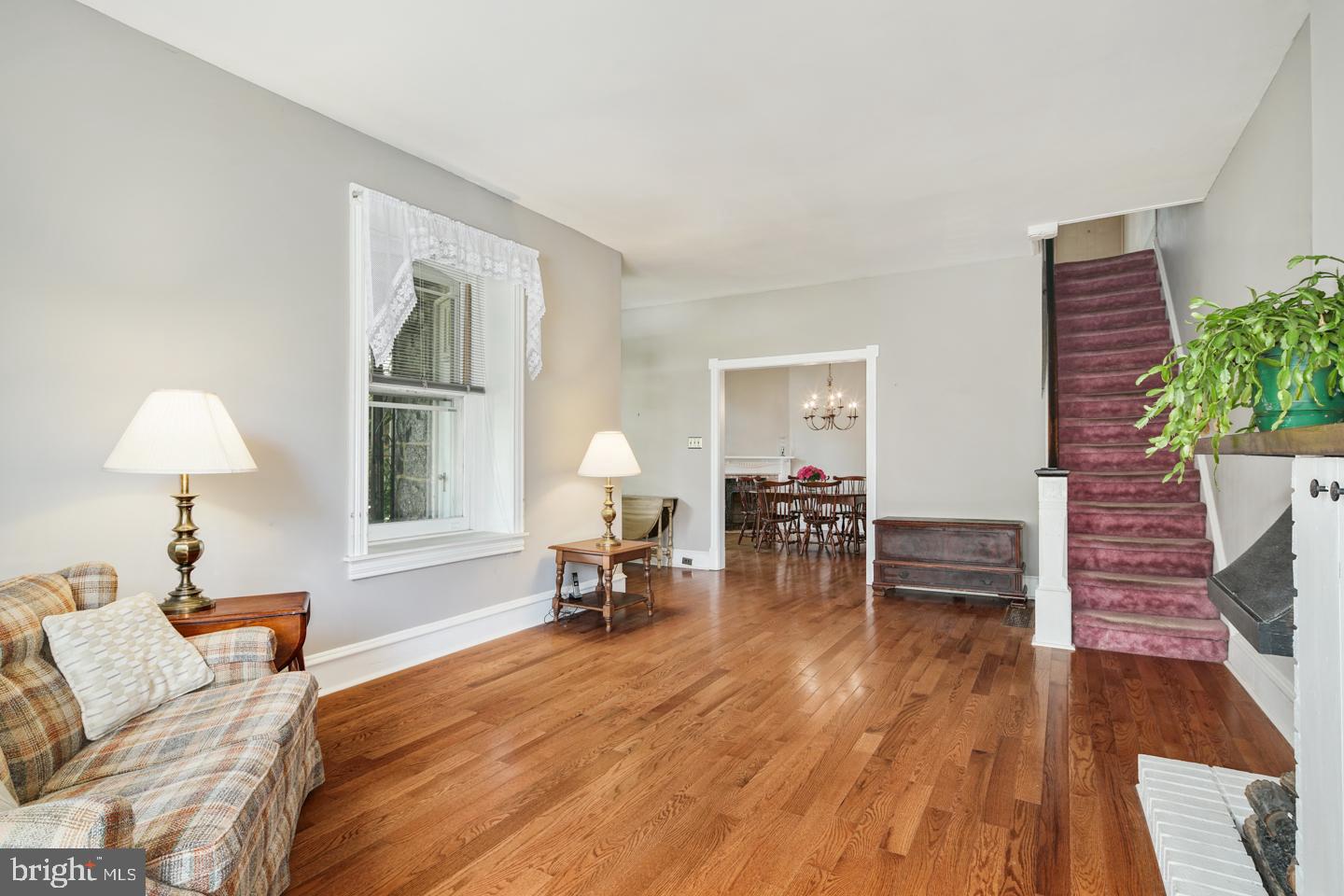 126 Rochelle Avenue Philadelphia, PA 19128 - Photo 7 of 34 Large living room