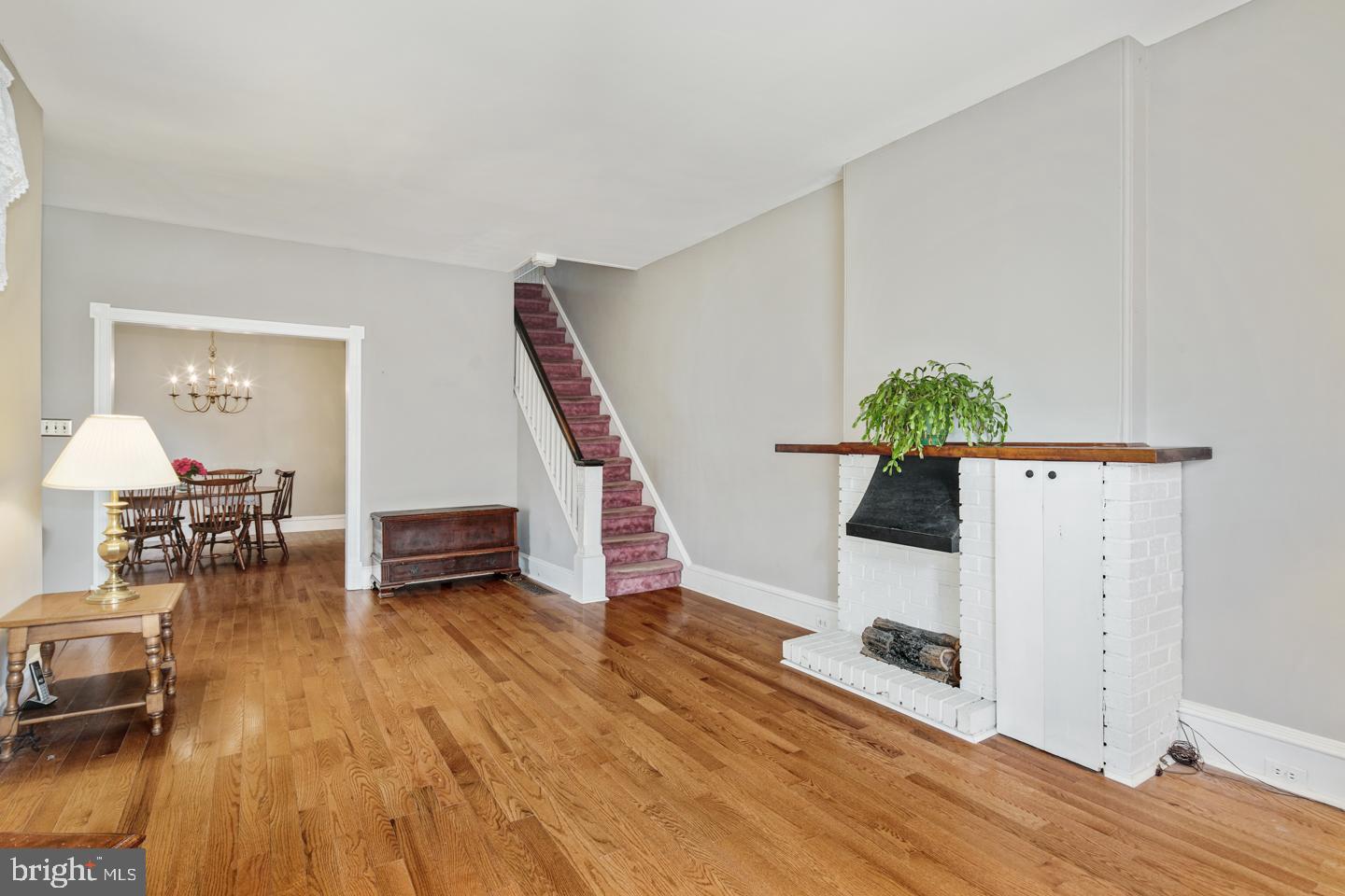 126 Rochelle Avenue Philadelphia, PA 19128 - Photo 8 of 34 Large living room