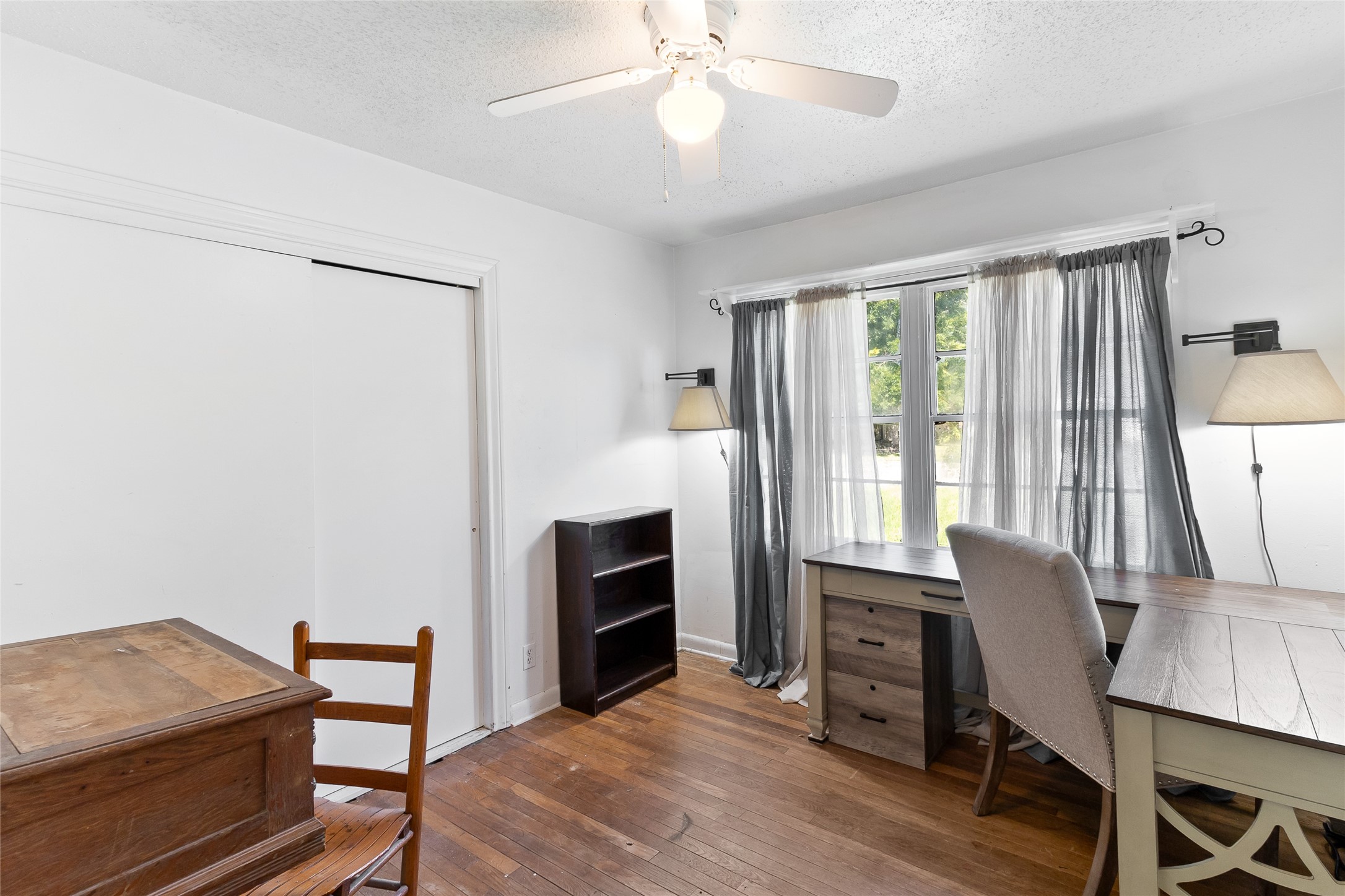 232 Laurel Street Lake Jackson, TX 77566 - Photo 16 of 22 a view of a workspace with furniture and a window