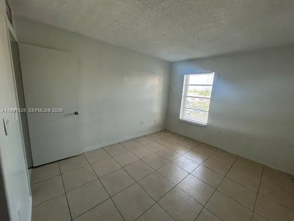 $2,300 | 1725 West 60th Street, Unit F316, Hialeah, FL 33012
