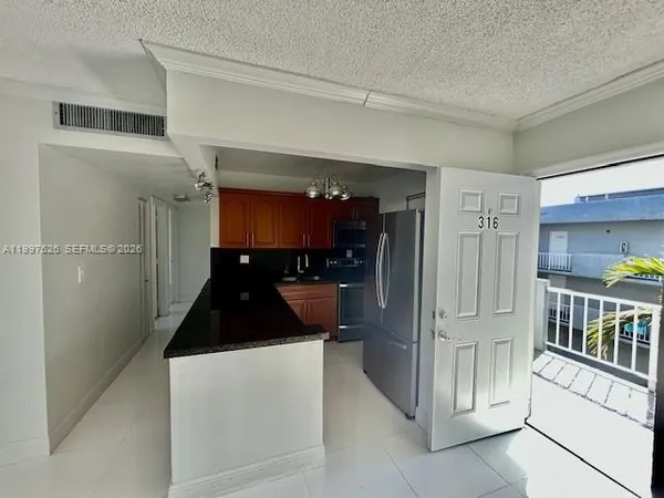 $2,300 | 1725 West 60th Street, Unit F316, Hialeah, FL 33012