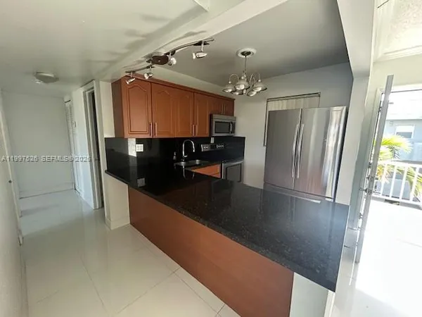 $2,300 | 1725 West 60th Street, Unit F316, Hialeah, FL 33012