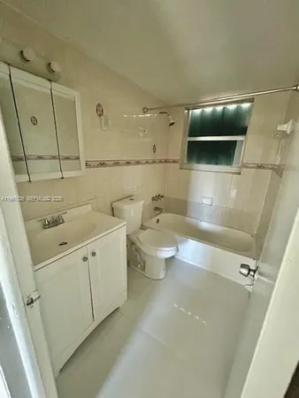 $2,300 | 1725 West 60th Street, Unit F316, Hialeah, FL 33012