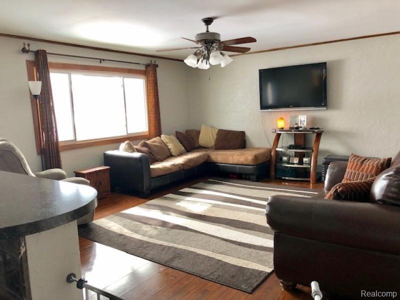 1912 West Vassar Road Reese, MI 48757 - Photo 7 of 18 living room.jpg