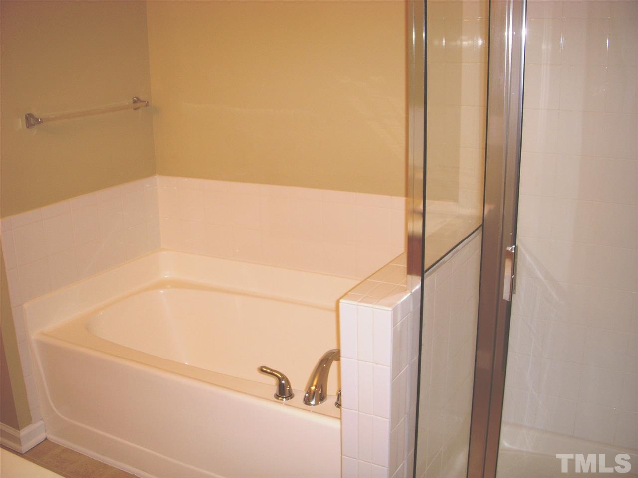11720 Coppergate Drive, Unit 111 Raleigh, NC 27614 - Photo 11 of 15 a bathroom with a bathtub
