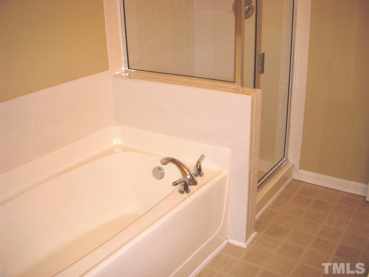 11720 Coppergate Drive, Unit 111 Raleigh, NC 27614 - Photo 10 of 15 a bathroom with a bathtub