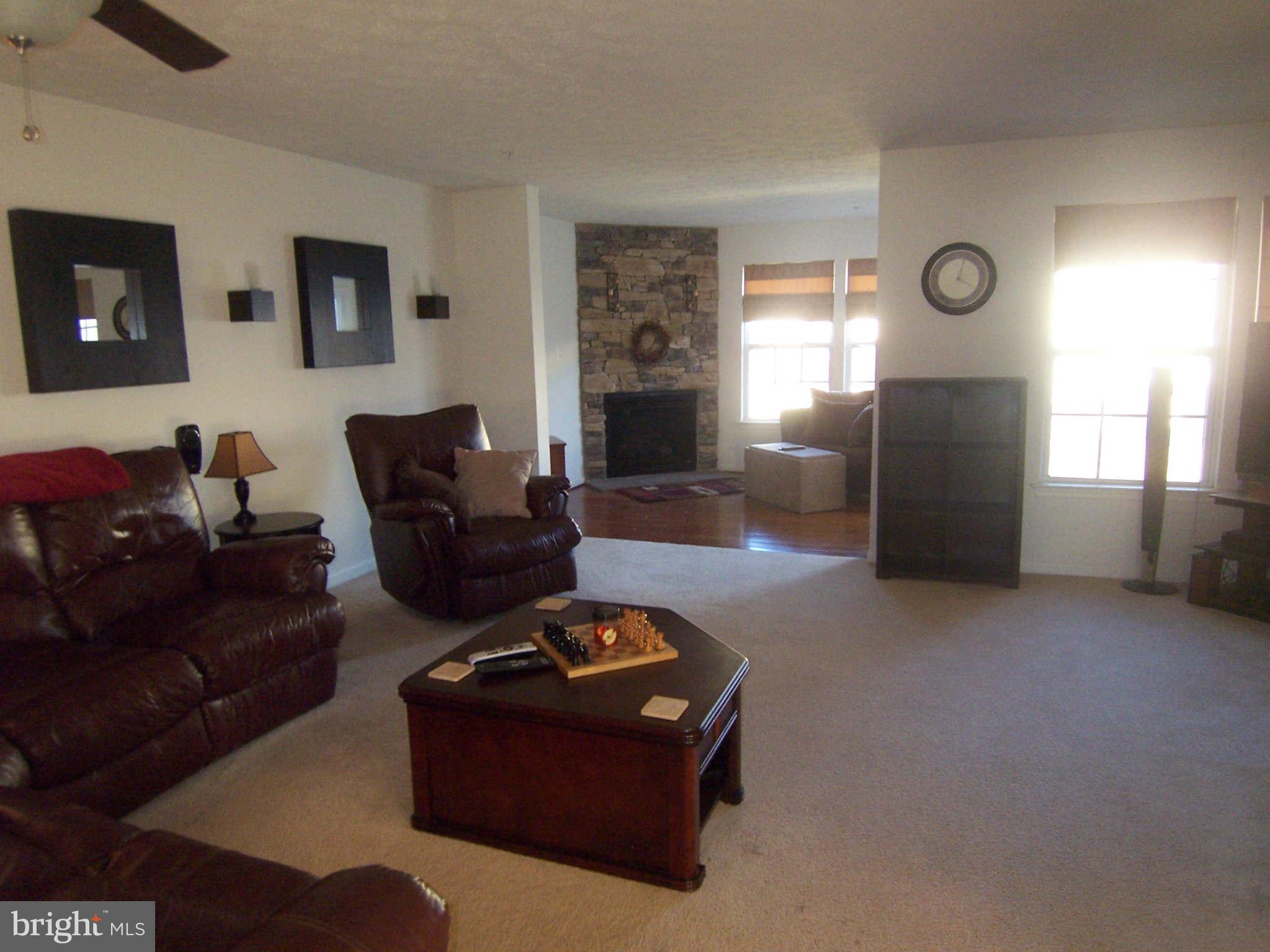 941 Tipton Road Baltimore, MD 21220 - Photo 8 of 22 Living Room