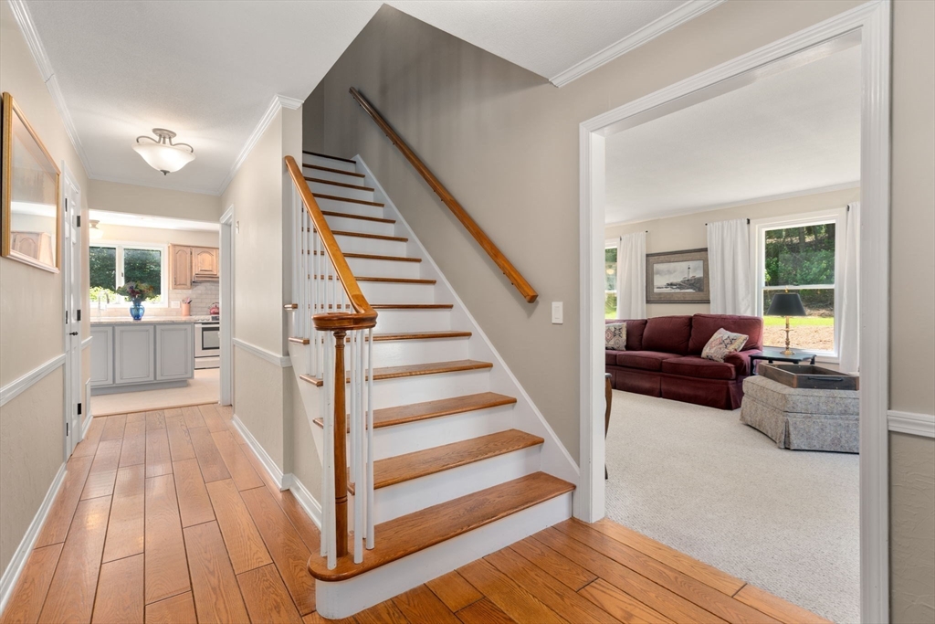180 Loomis Ridge Road Westfield, MA 01085 - Photo 4 of 39