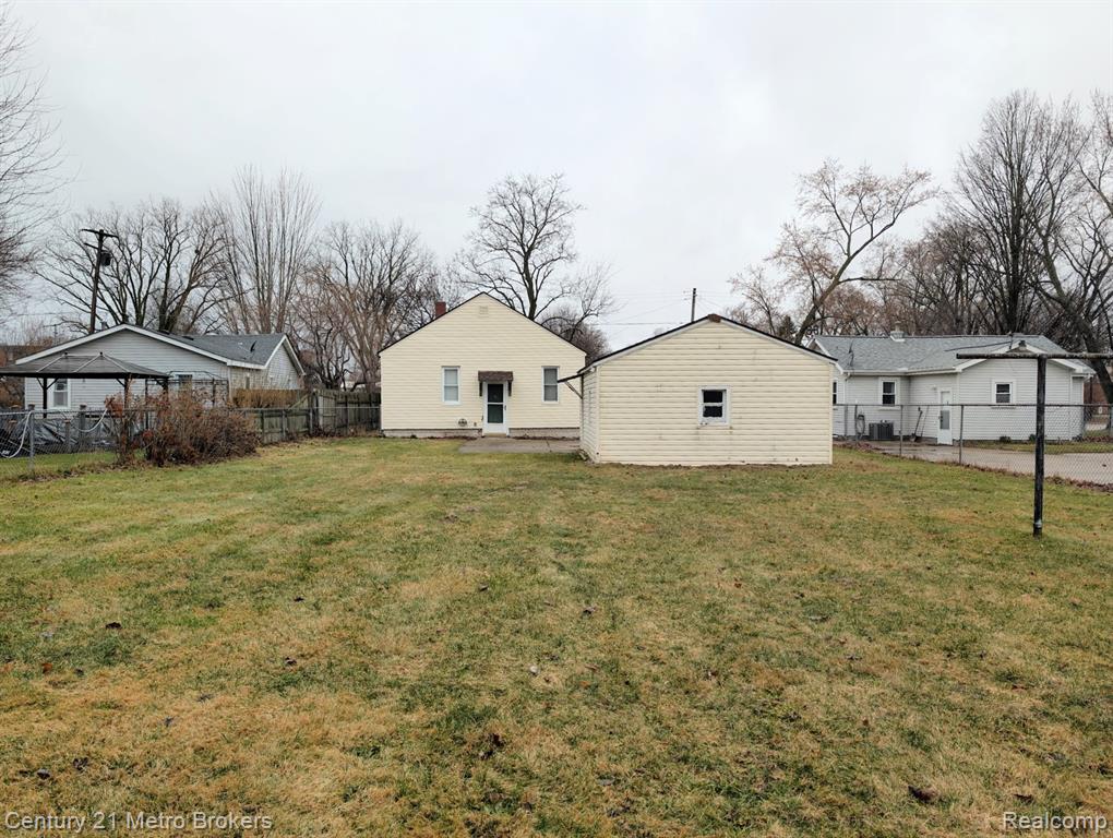 2074 Center Road Burton, MI 48509 - Photo 18 of 20 Gallery Image 18
